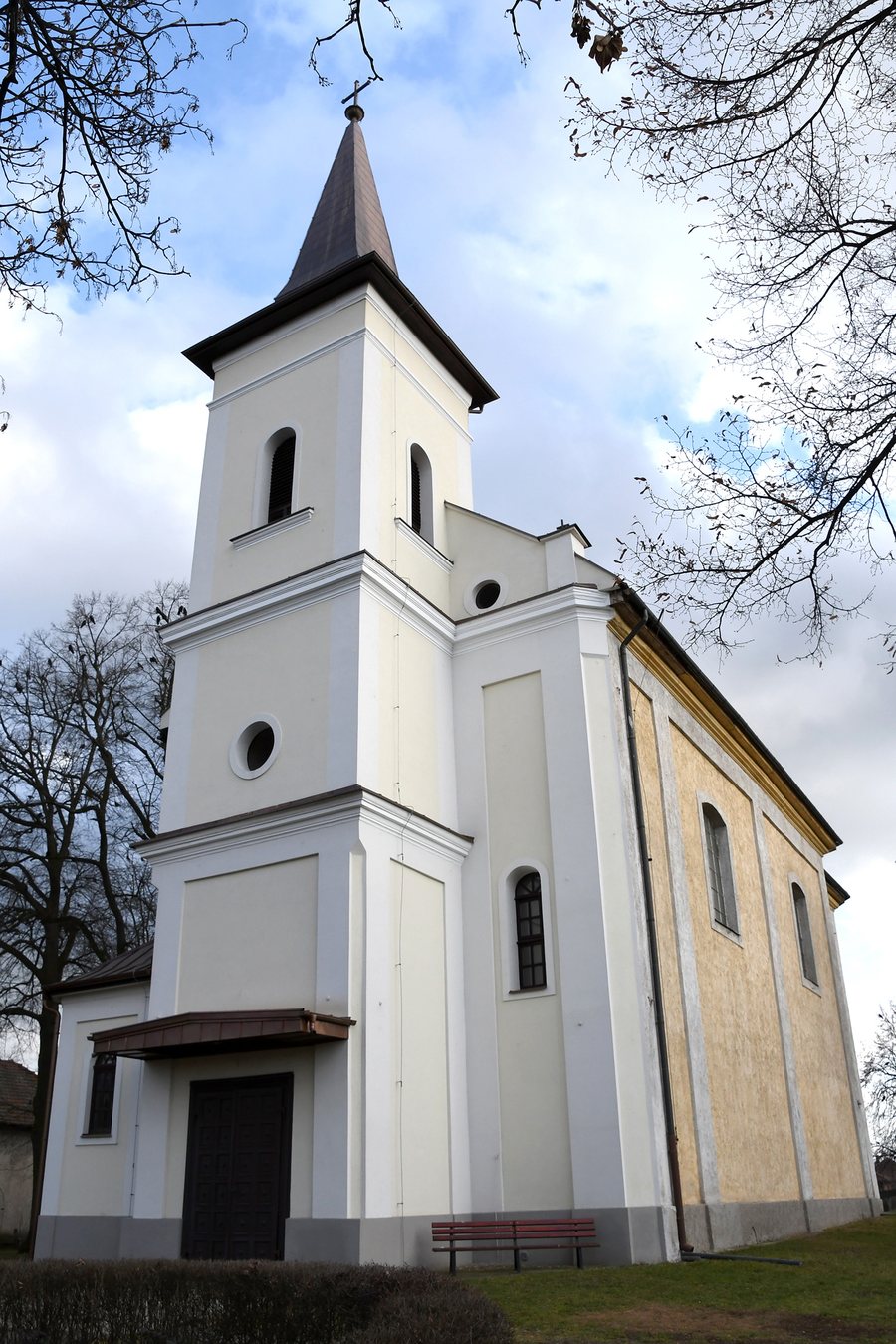 File:Szirmabesenyő, római katolikus templom 2021 02.jpg