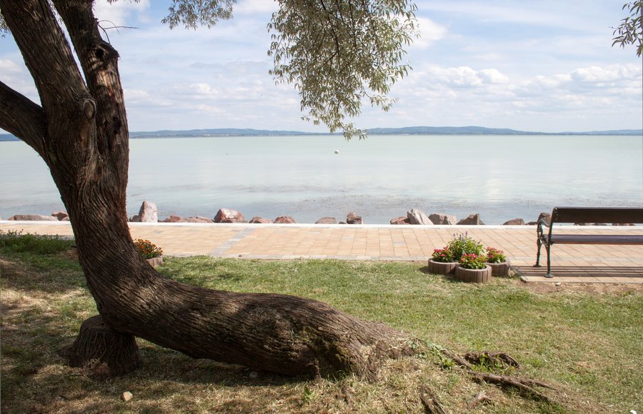 File:Balatonakali - beach-2.jpg