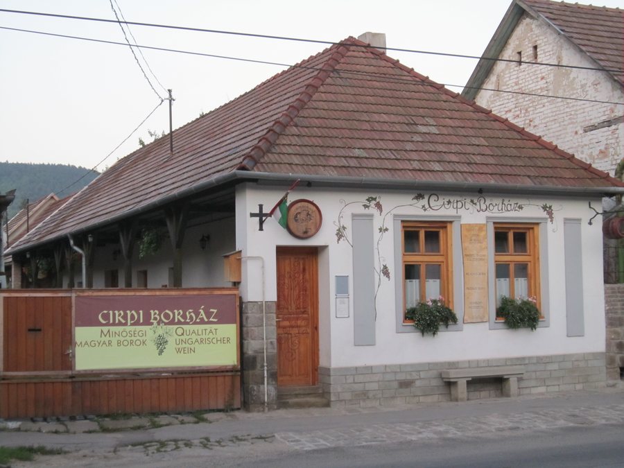 File:Dunabogdány borház.jpg